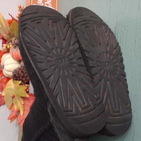 UGGS BOOTS SZ 6 - Picture 4 of 5